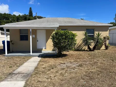 824 W 5th Street Riviera Beach FL 33404