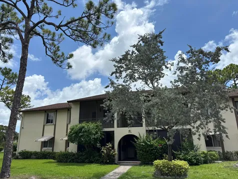 335 Knotty Pine Circle Greenacres FL 33463