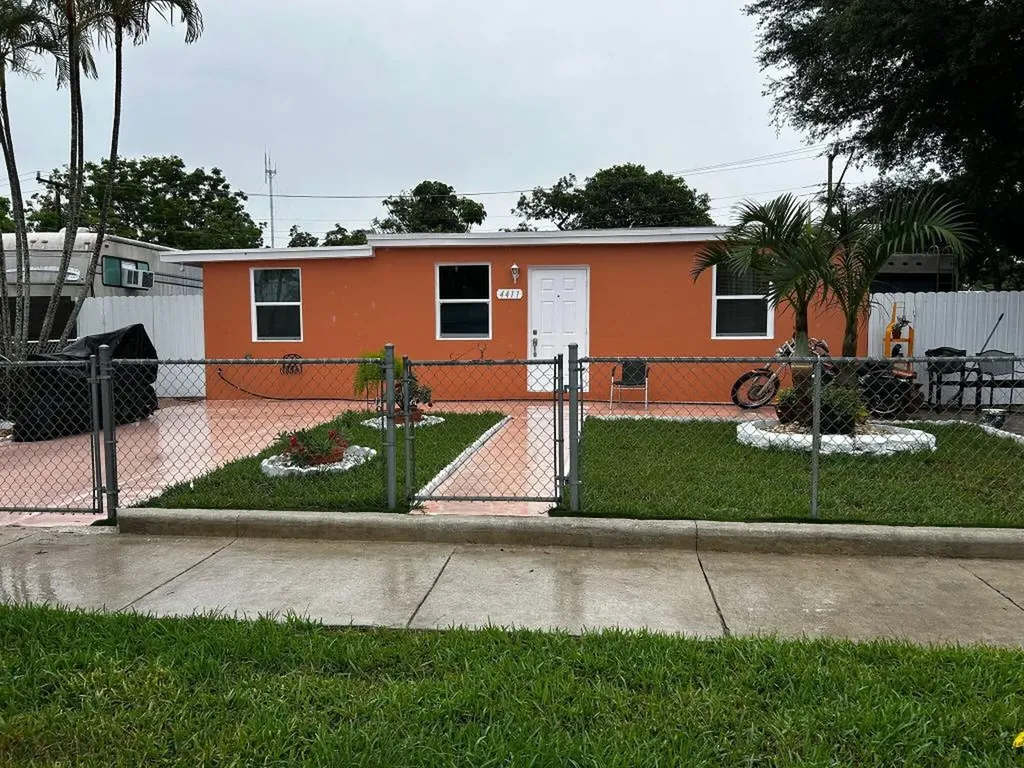 4411 SW 39th Street West Park FL 33023