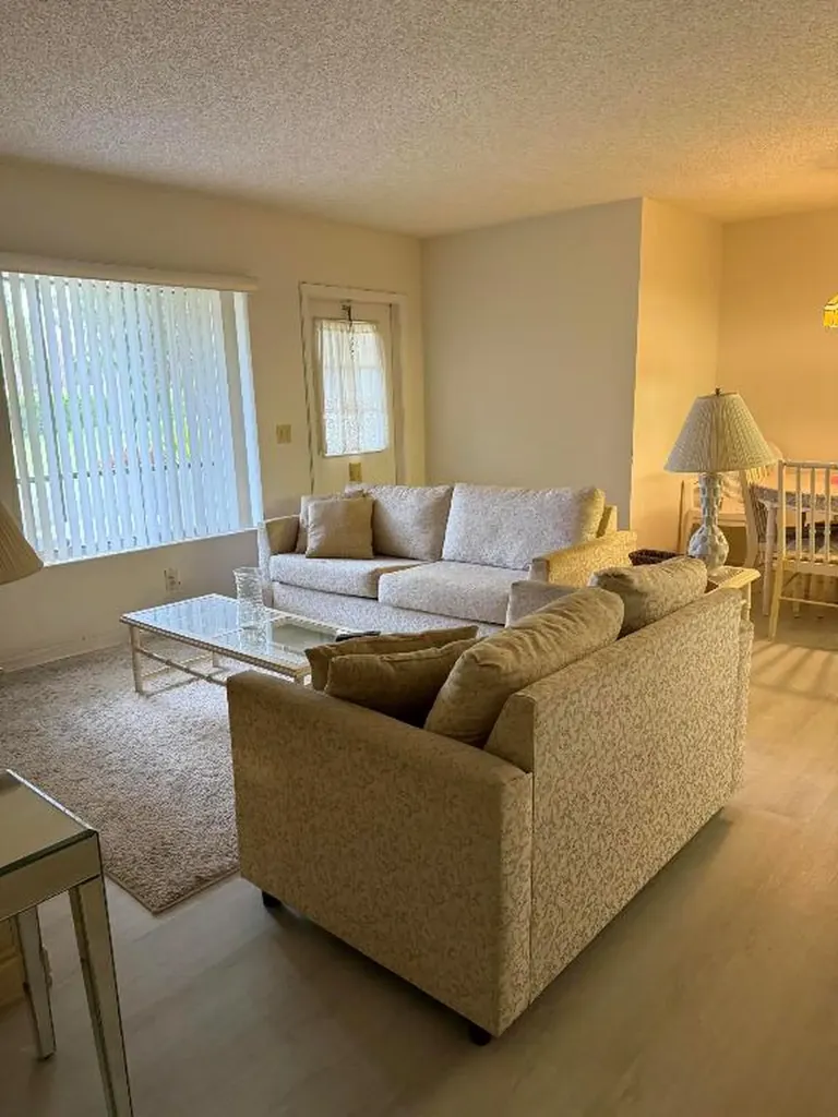 133 Lake Pine Circle Greenacres FL 33463