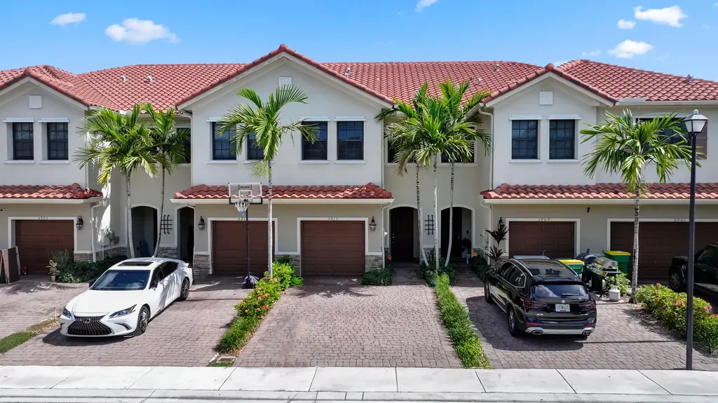 5913 NW 56th Court Tamarac FL 33319