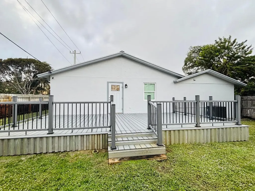 222 SE 3rd Street Boynton Beach FL 33435