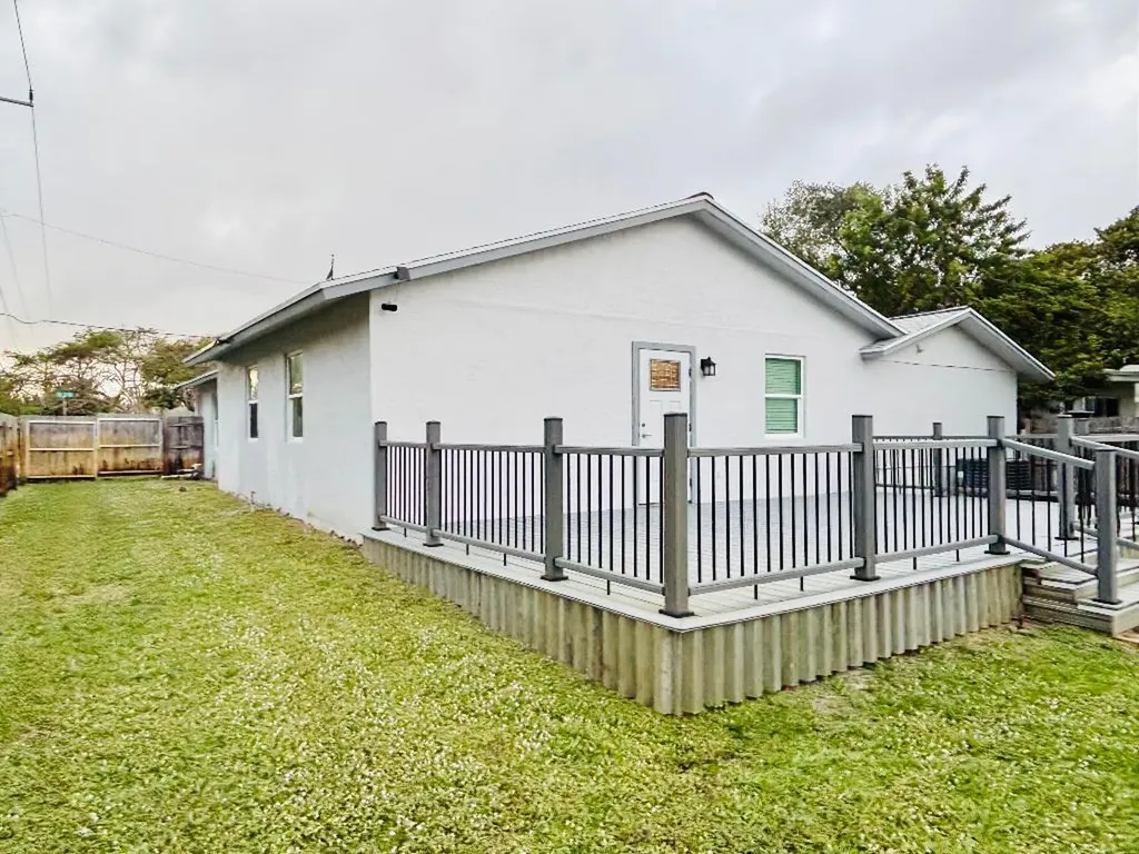 222 SE 3rd Street Boynton Beach FL 33435
