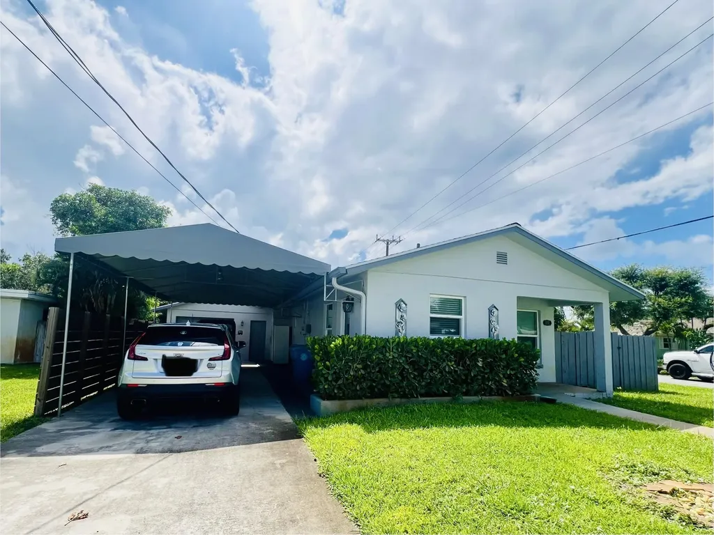 222 SE 3rd Street Boynton Beach FL 33435