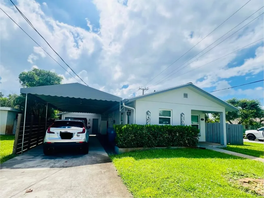 222 SE 3rd Street Boynton Beach FL 33435