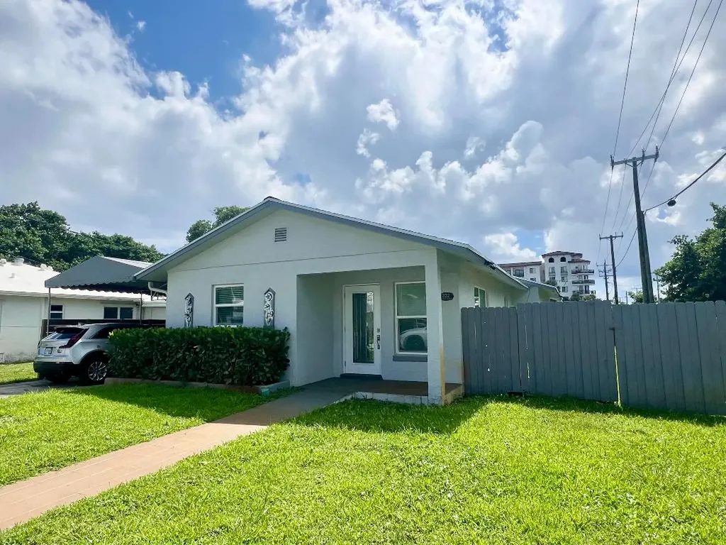 222 SE 3rd Street Boynton Beach FL 33435