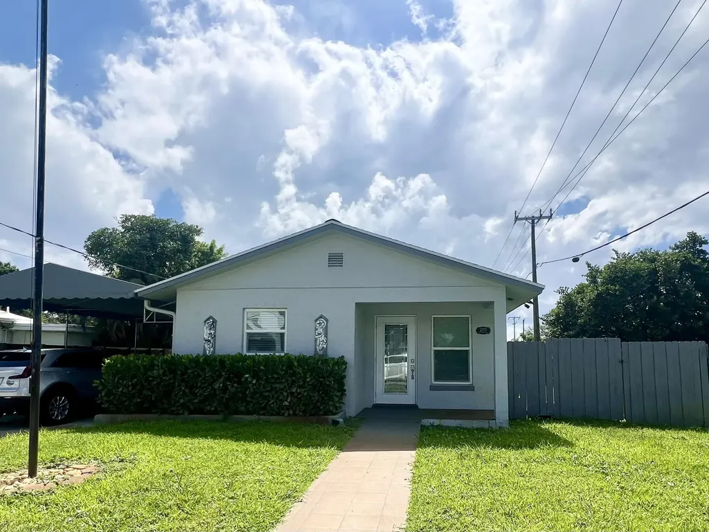 222 SE 3rd Street Boynton Beach FL 33435