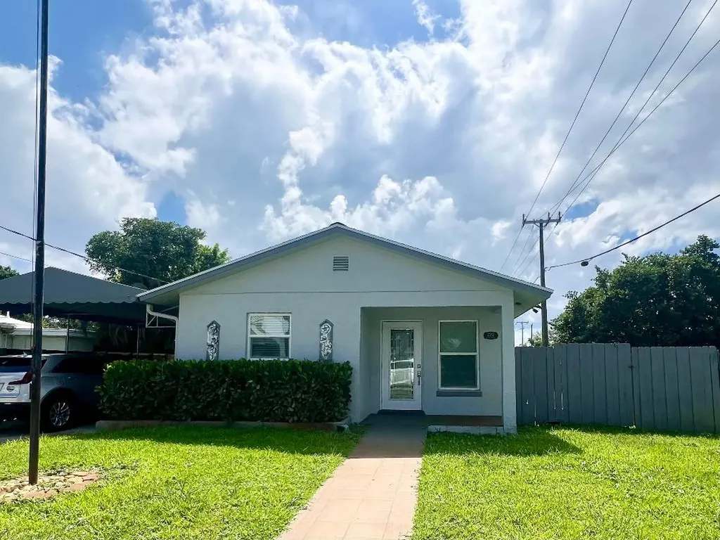 222 SE 3rd Street Boynton Beach FL 33435