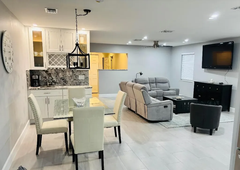 222 SE 3rd Street Boynton Beach FL 33435