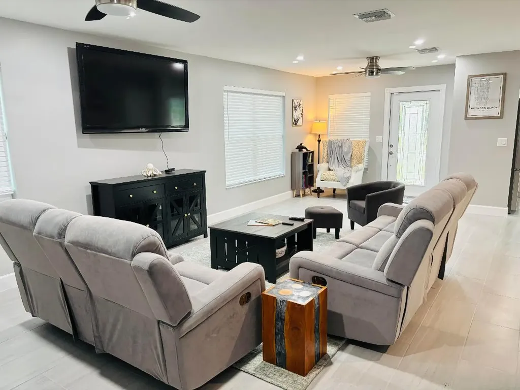 222 SE 3rd Street Boynton Beach FL 33435