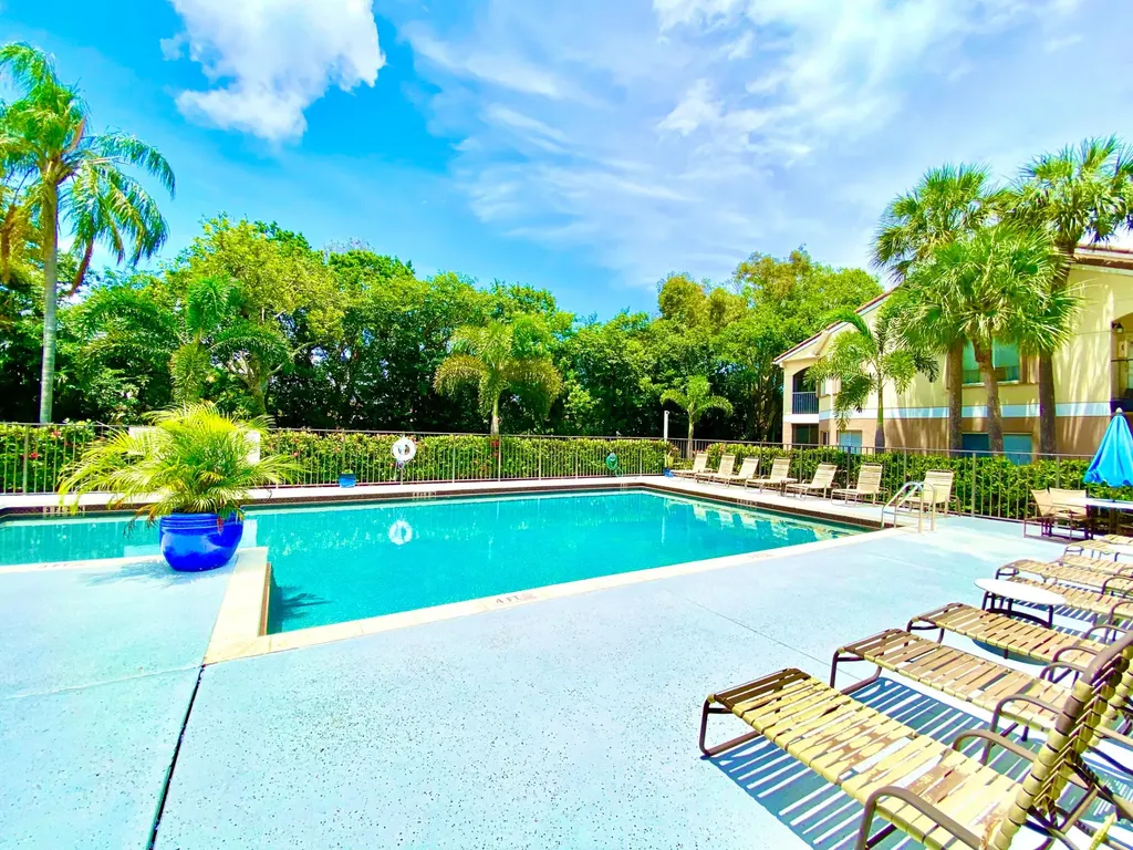 815 W Boynton Beach Boulevard Boynton Beach FL 33426