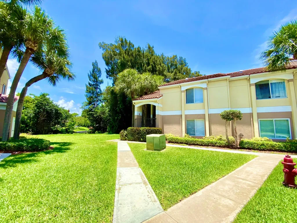 815 W Boynton Beach Boulevard Boynton Beach FL 33426