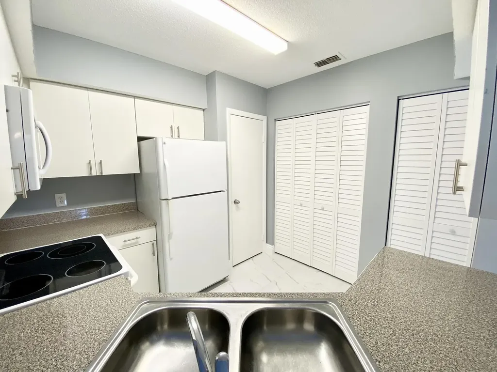 815 W Boynton Beach Boulevard Boynton Beach FL 33426