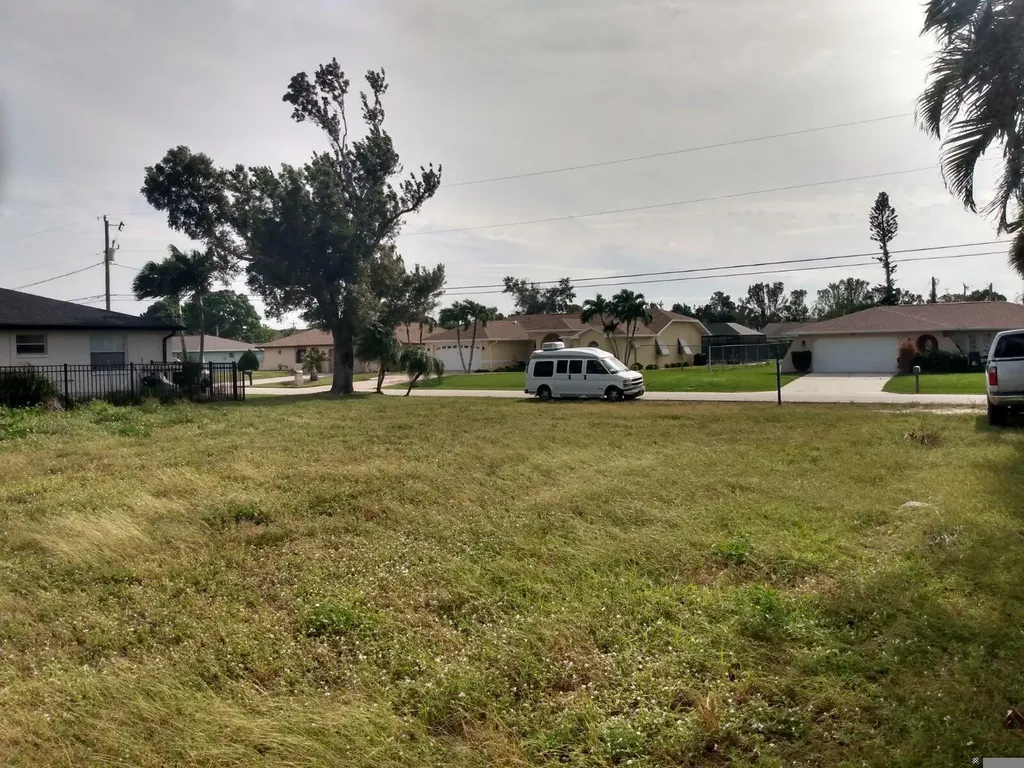 1727 SE 16th Street Cape Coral FL 33990