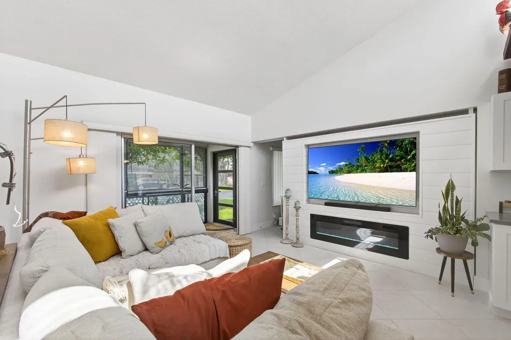 2532 Boundbrook Drive S West Palm Beach FL 33406