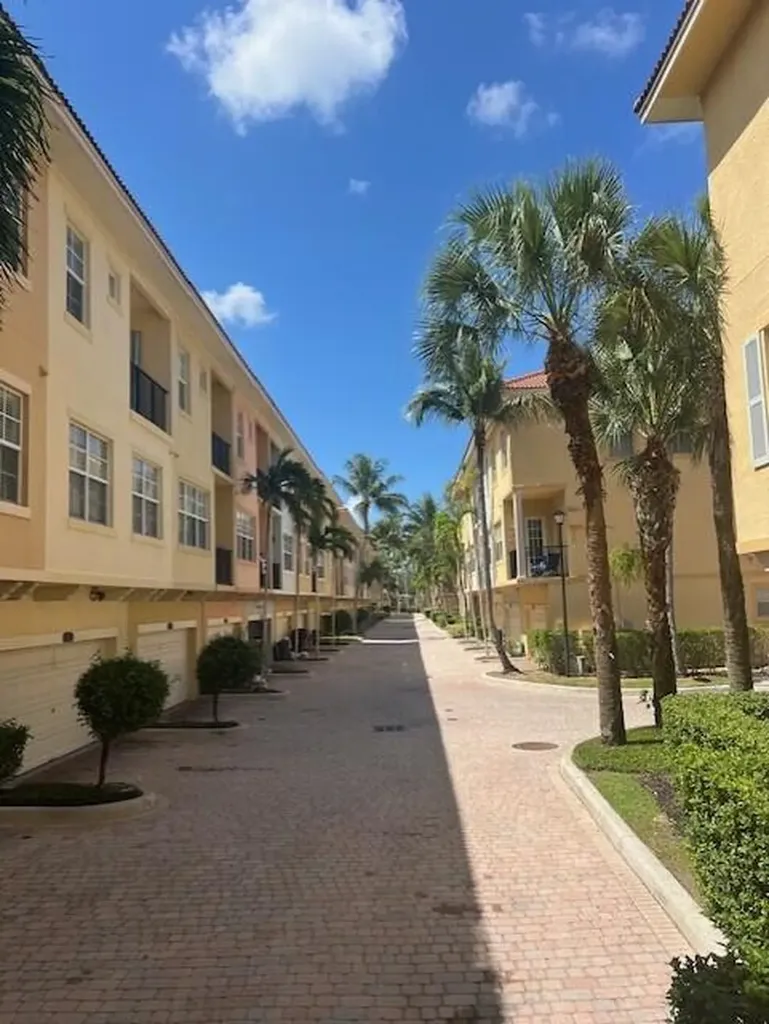11750 Valencia Gardens Avenue Palm Beach Gardens FL 33410