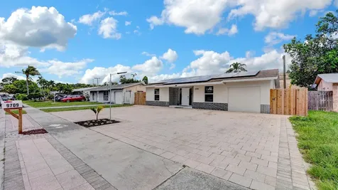 9709 SW 1st Place Boca Raton FL 33428