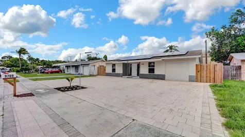 9709 SW 1st Place Boca Raton FL 33428