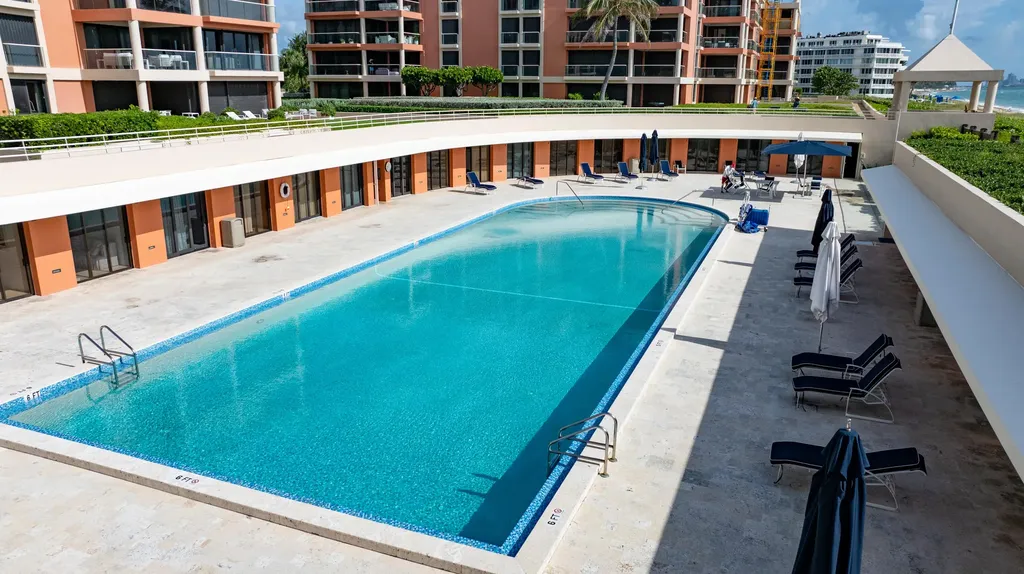 2 N Breakers Row Palm Beach FL 33480