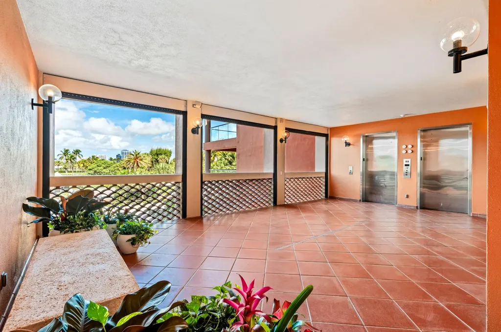 2 N Breakers Row Palm Beach FL 33480
