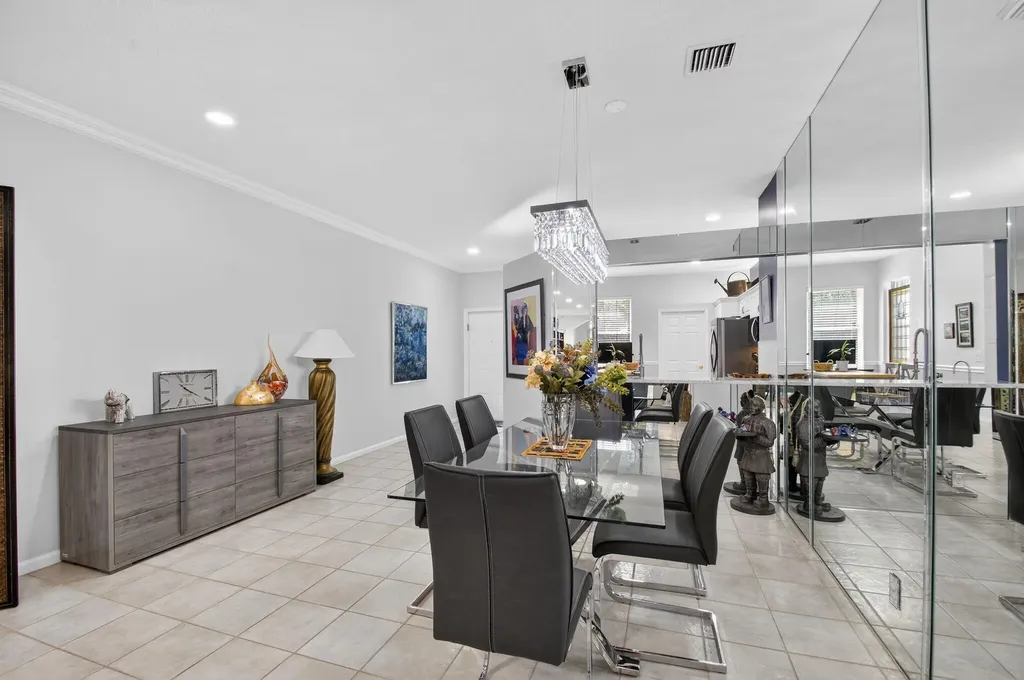 10853 Royal Caribbean Circle Boynton Beach FL 33437