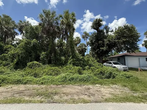 16459 Bauers Avenue Port Charlotte FL 33954