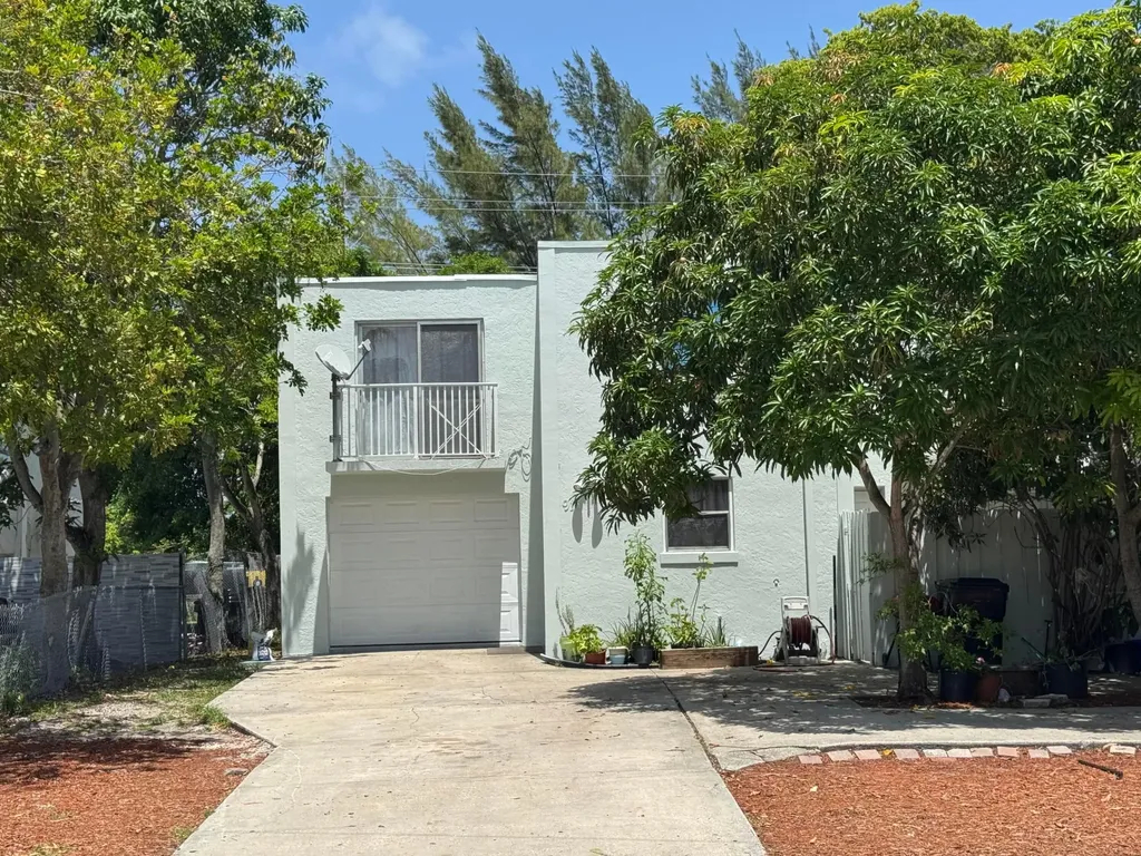 910 N F Street Lake Worth Beach FL 33460
