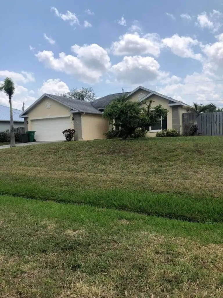 534 SW Halibut Avenue Port St Lucie FL 34953