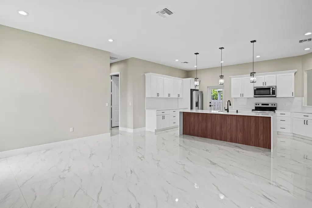 3257 SE West Snow Road Port St Lucie FL 34984