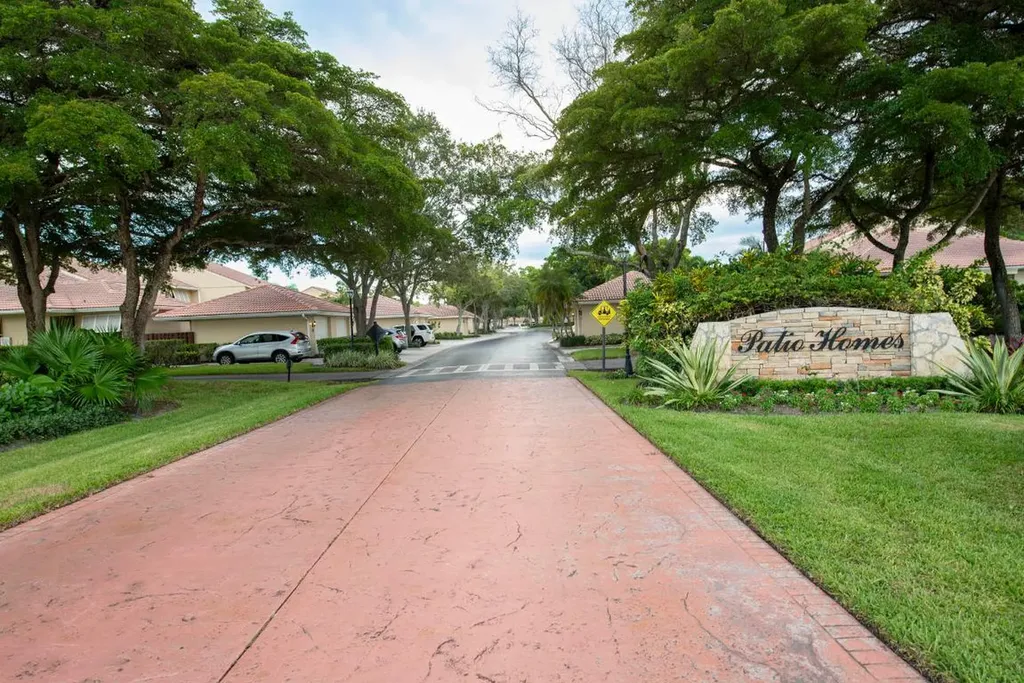 293 Old Meadow Way N Palm Beach Gardens FL 33418
