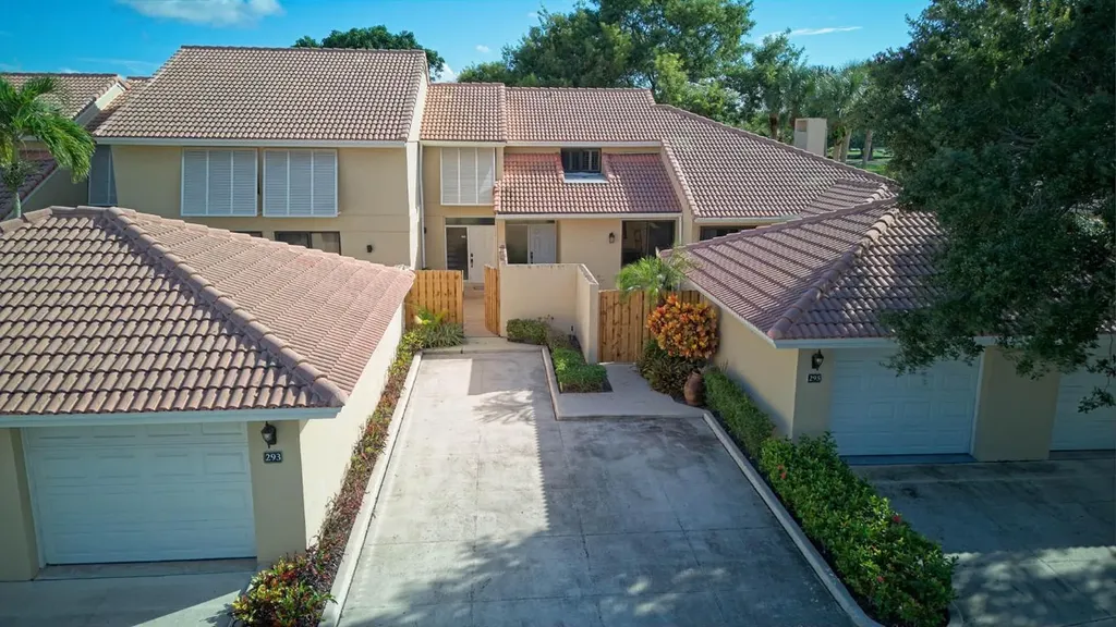 293 Old Meadow Way N Palm Beach Gardens FL 33418