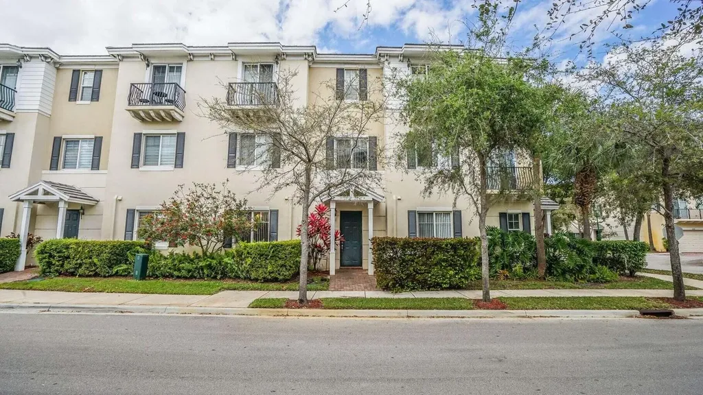 3833 NW 5th Terrace Boca Raton FL 33431