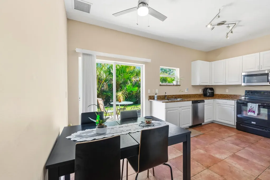 624 NE Bent Paddle Lane Port St Lucie FL 34983