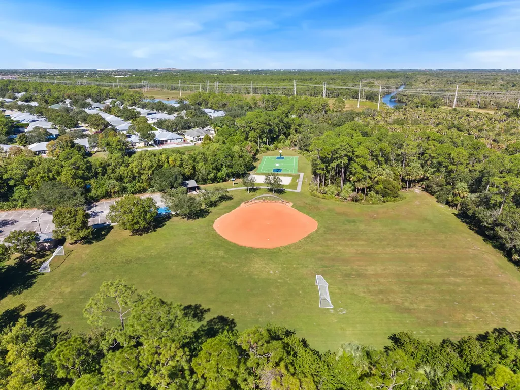 624 NE Bent Paddle Lane Port St Lucie FL 34983