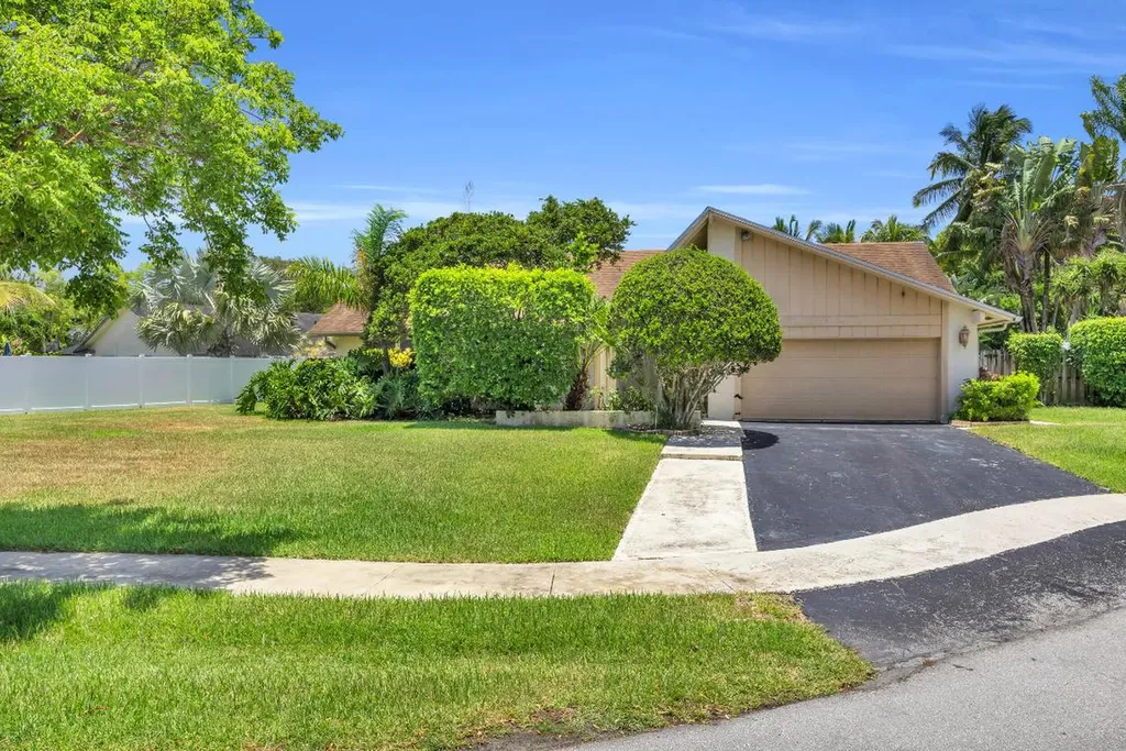 9070 NW 16th Street Plantation FL 33322