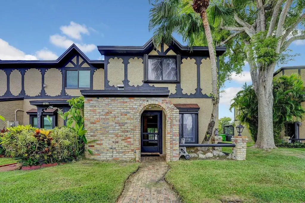 4418 NW 92nd Way Sunrise FL 33351