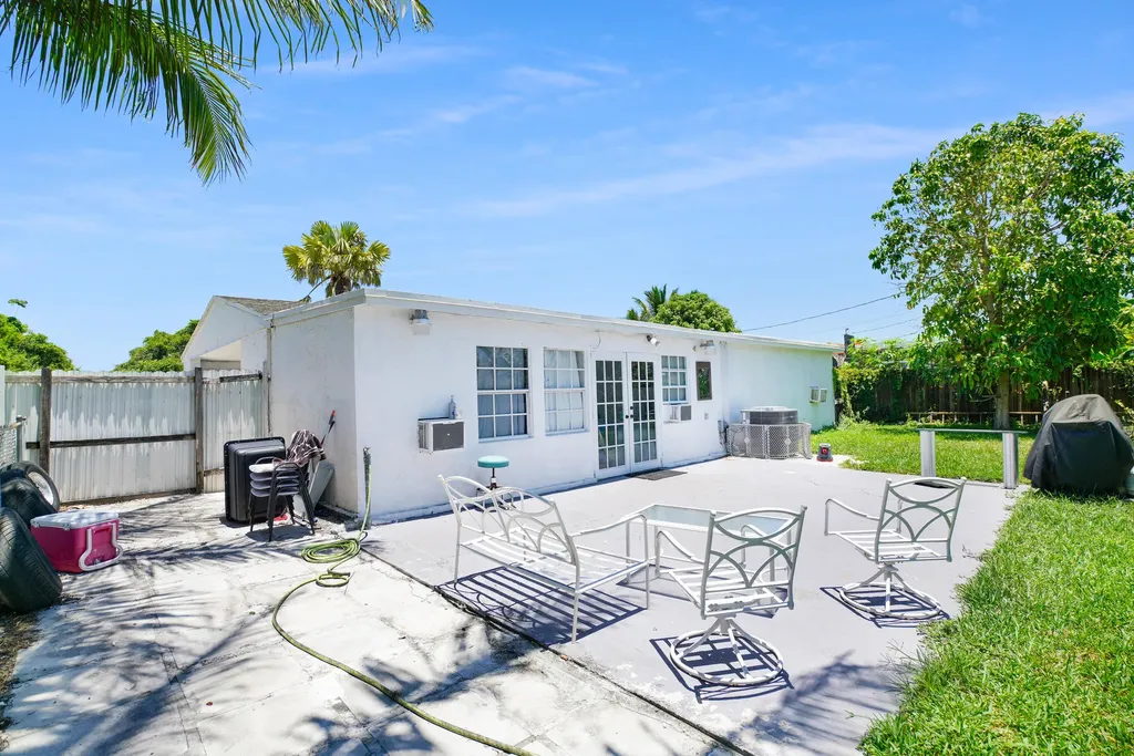 1395 SW 46 Th Avenue Fort Lauderdale FL 33317