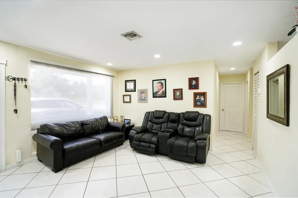 1395 SW 46 Th Avenue Fort Lauderdale FL 33317