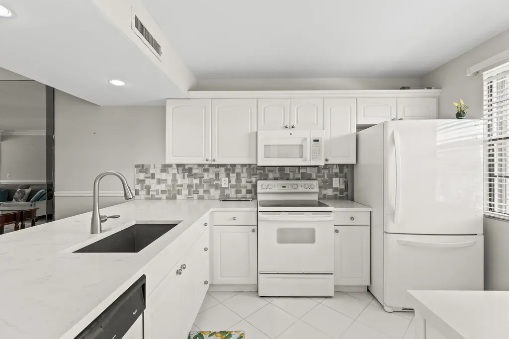6073 Balboa Circle Boca Raton FL 33433