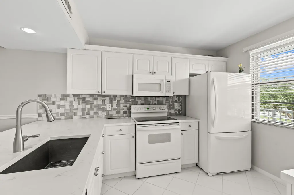 6073 Balboa Circle Boca Raton FL 33433
