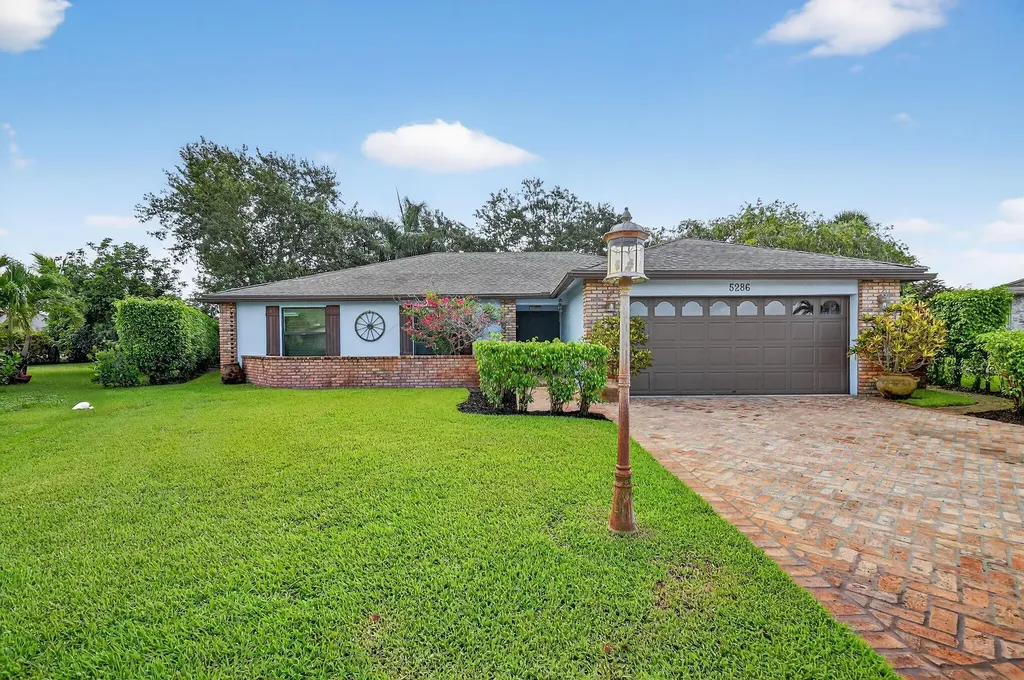 5286 Eden Lake Court Lake Worth FL 33467