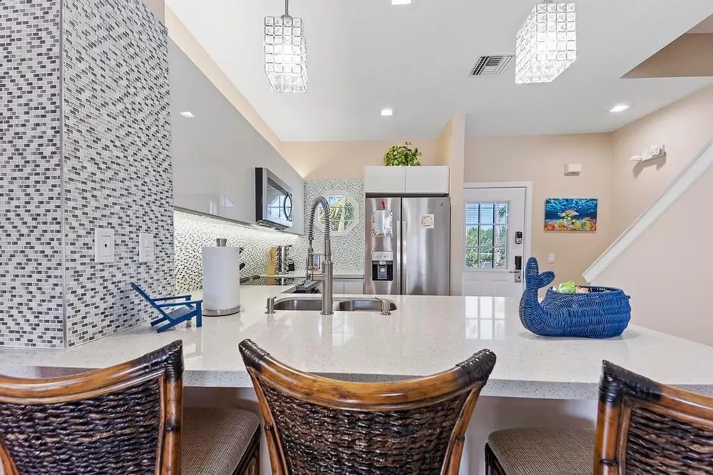 7031 Harbor Village Drive Duck Key FL 33050