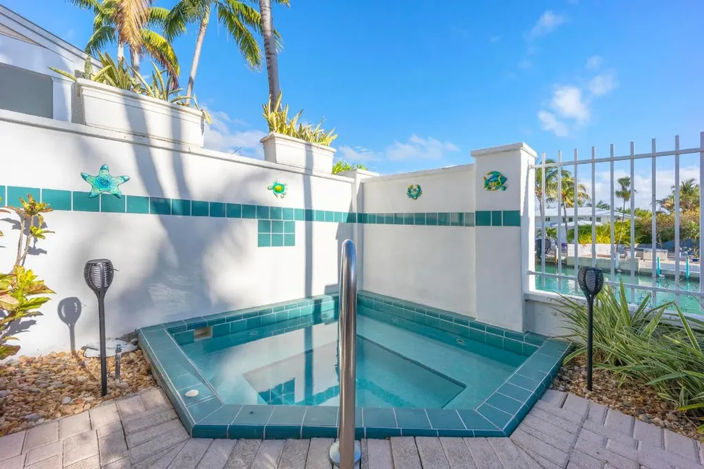 7031 Harbor Village Drive Duck Key FL 33050