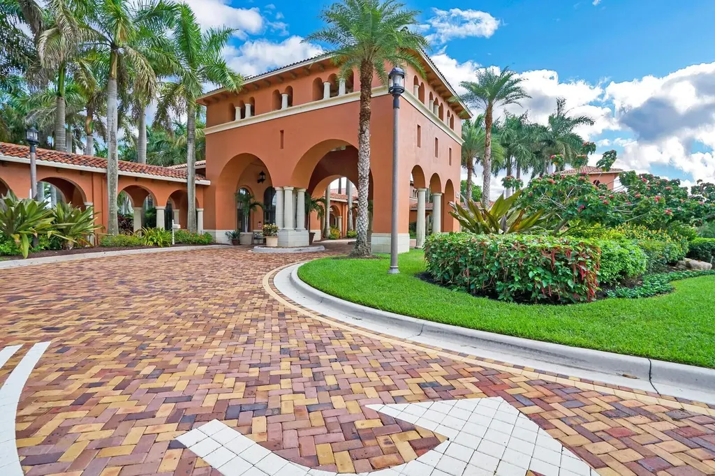 8873 Via Brilliante Wellington FL 33411