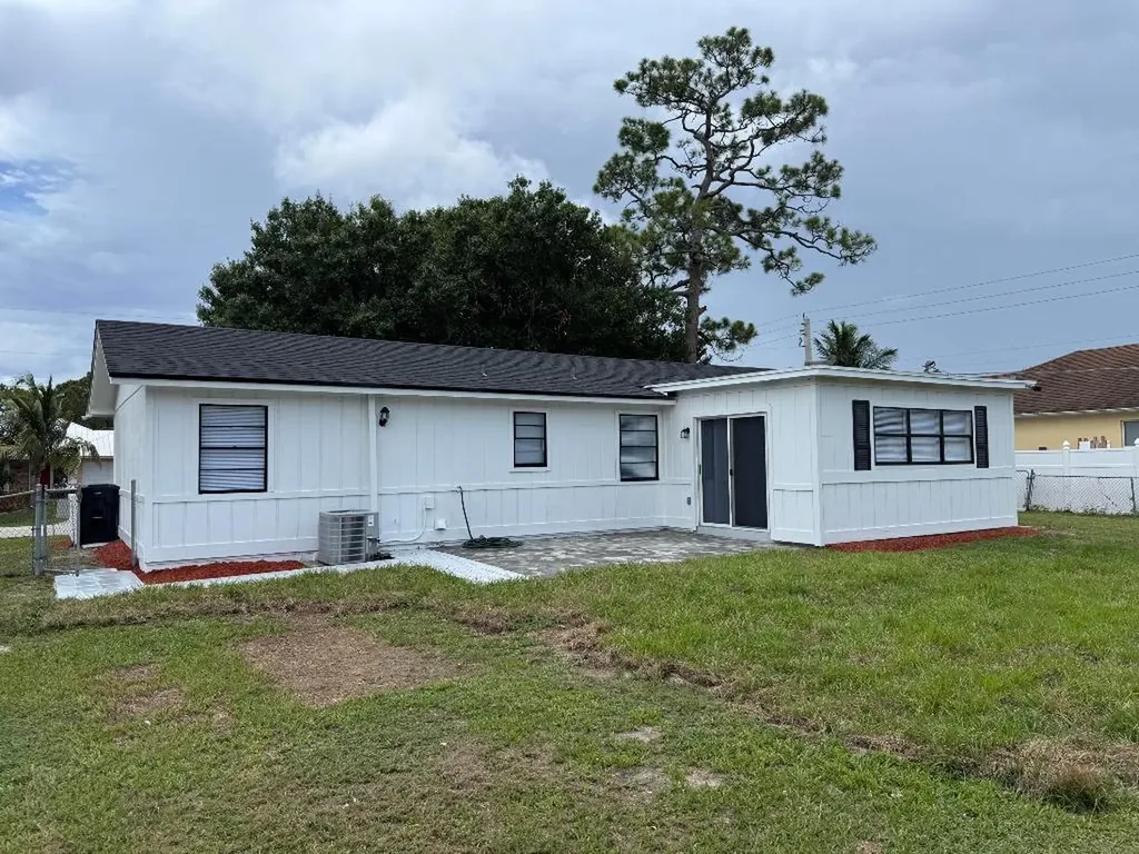 412 NE Midvale Street Port St Lucie FL 34983