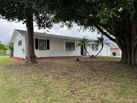 412 NE Midvale Street Port St Lucie FL 34983
