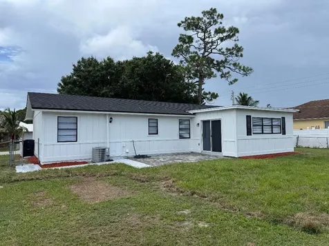 412 NE Midvale Street Port St Lucie FL 34983