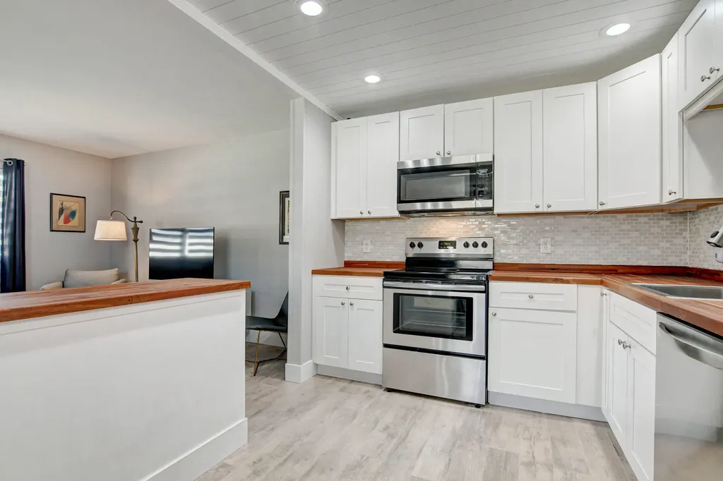 78 Saxony B Delray Beach FL 33446