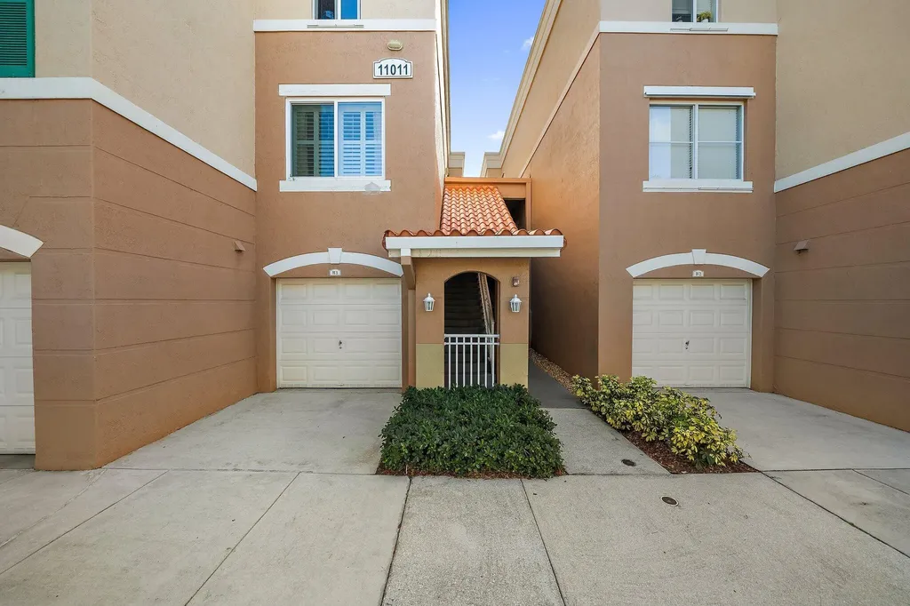 11011 Legacy 306 Lane Palm Beach Gardens FL 33410