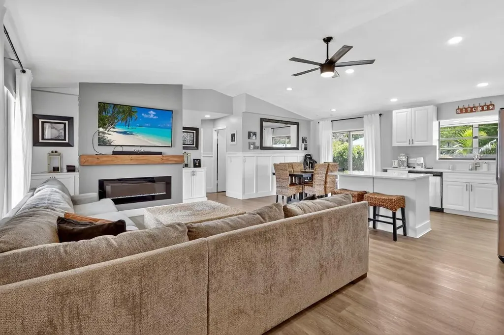 356 NW Hibiscus Street Port St Lucie FL 34983
